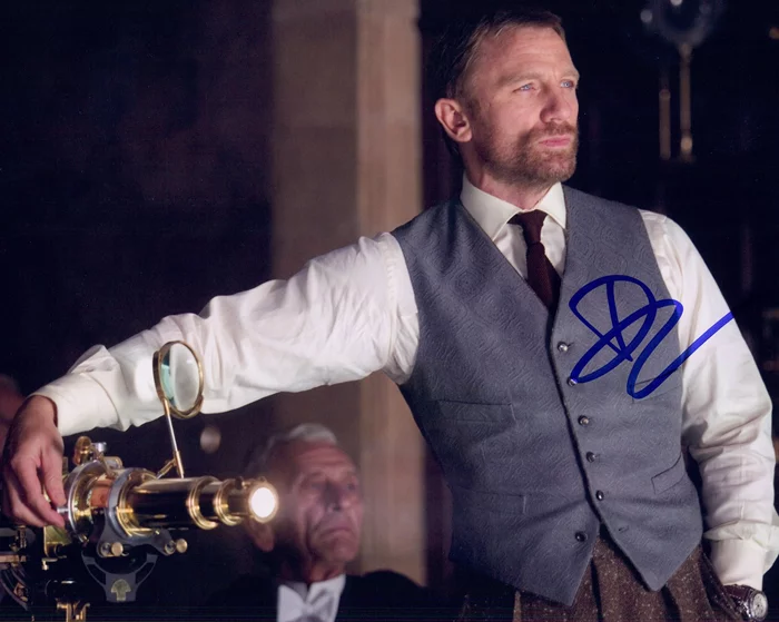 Daniel Craig autograph