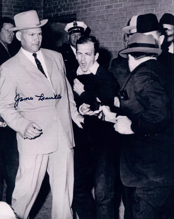James Leavelle autograph
