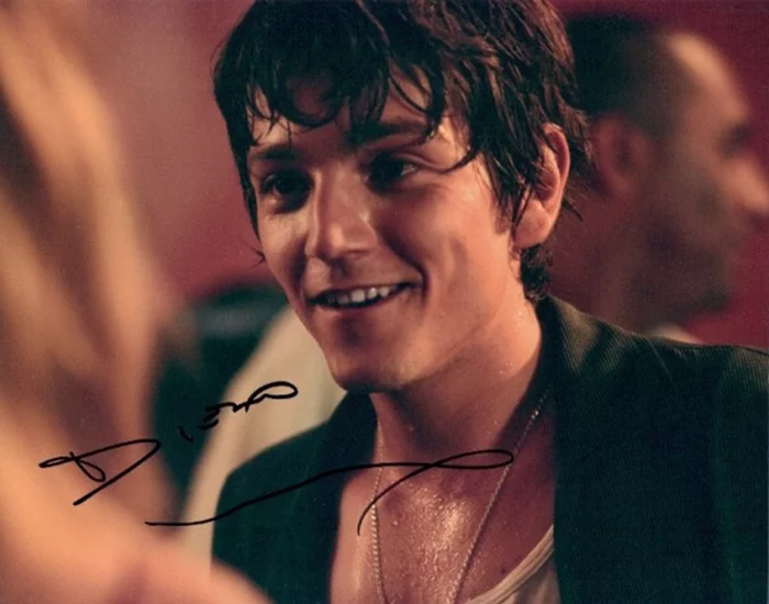 Diego Luna autograph