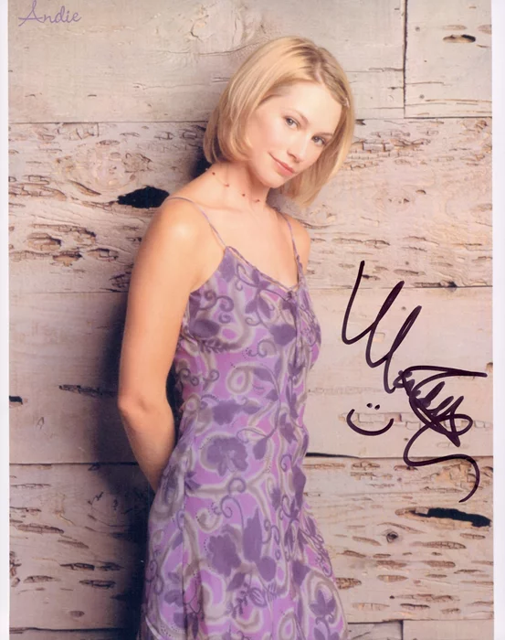 Meredith Monroe autograph