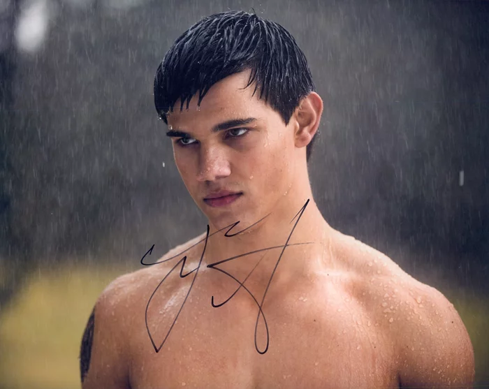 Taylor Lautner autograph
