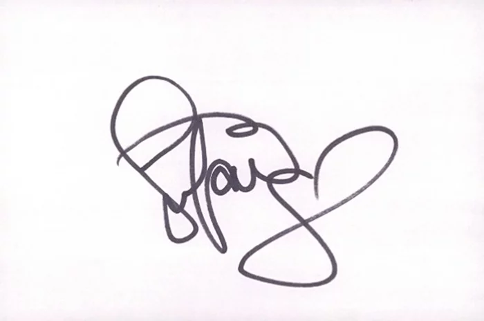 Stefanie Scott autograph