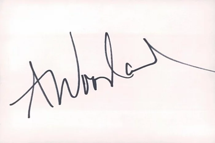 Alfre Woodward autograph