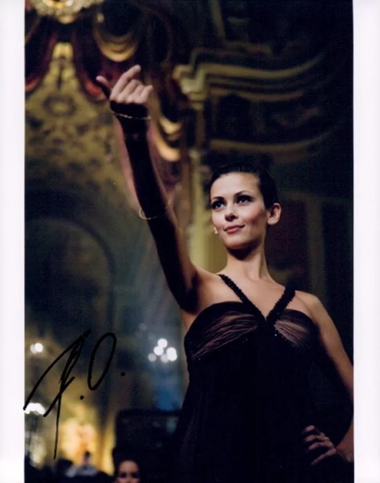 Olga Fonda autograph
