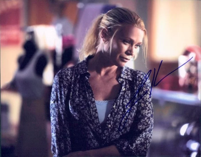 Laurie Holden autograph