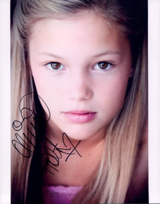 Olivia Holt autograph
