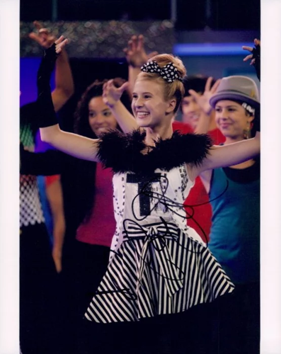 Caroline Sunshine autograph