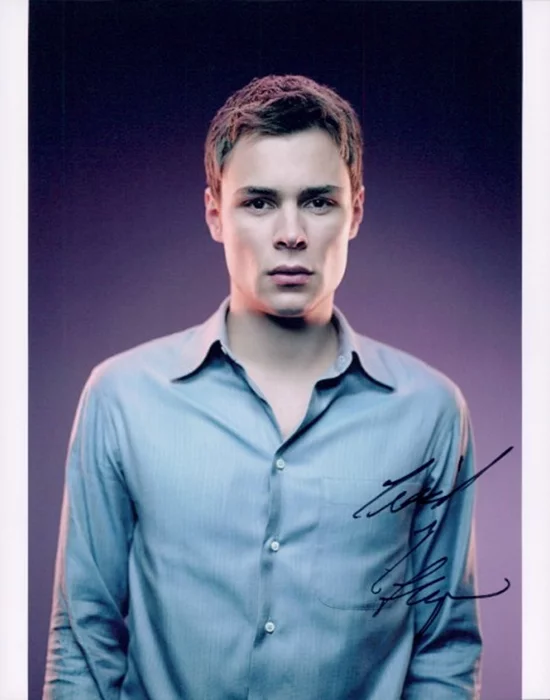 Patrick Flueger autograph
