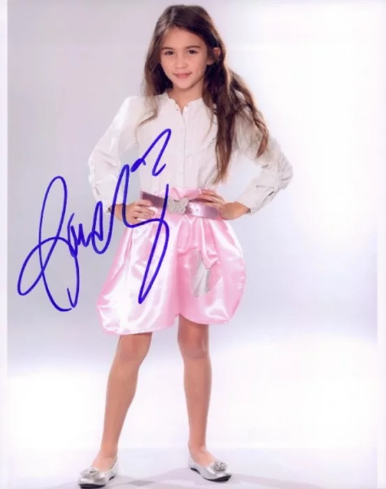 Rowan Blanchard autograph