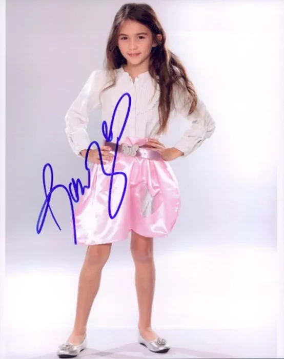 Rowan Blanchard autograph