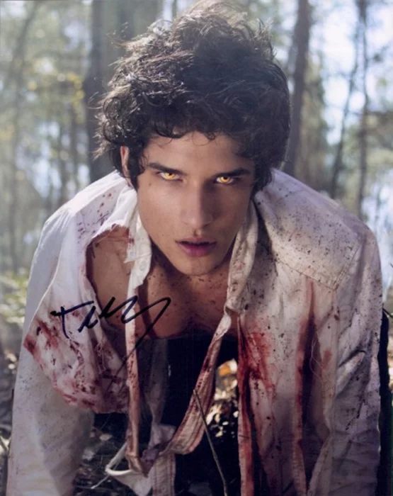 Tyler Posey autograph