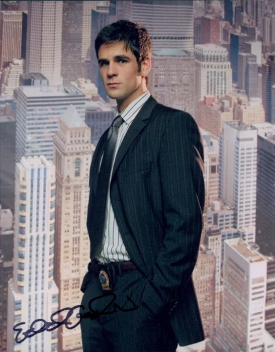 Eddie Cahill autograph