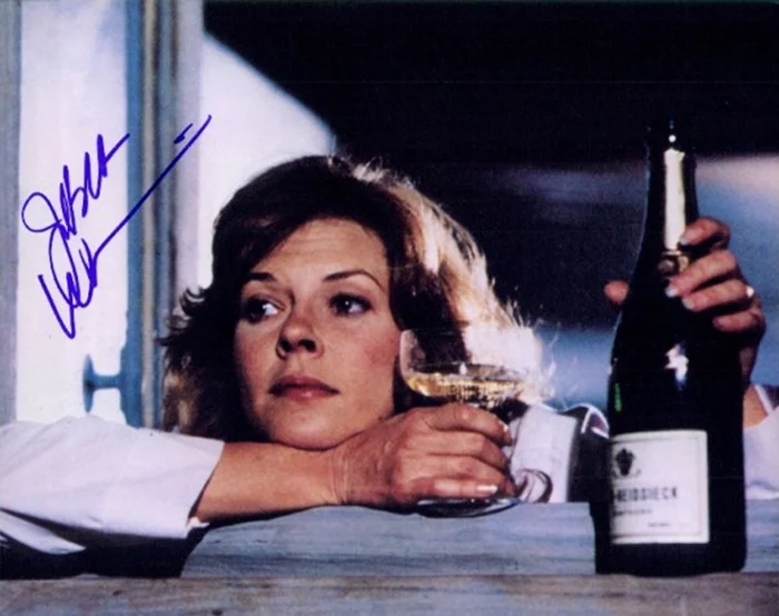 JoBeth Williams autograph