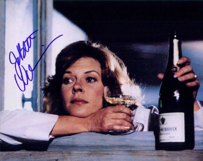 JoBeth Williams autograph