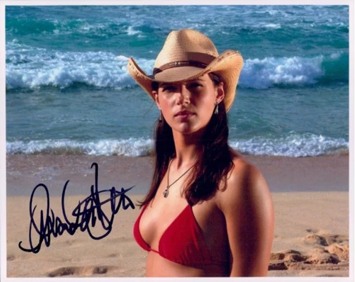 Amanda Righetti autograph