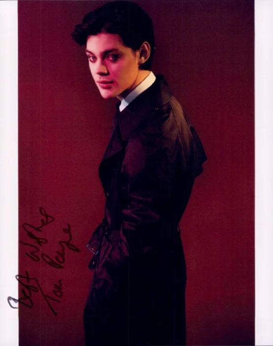 Tom Payne autograph