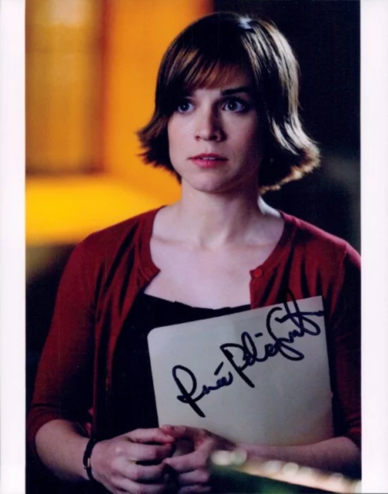 Renee Felice Smith autograph