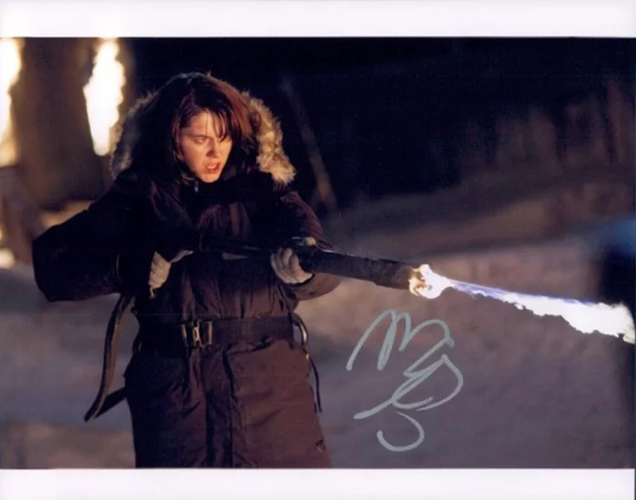Mary Elizabeth Winstead autograph