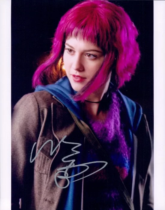 Mary Elizabeth Winstead autograph
