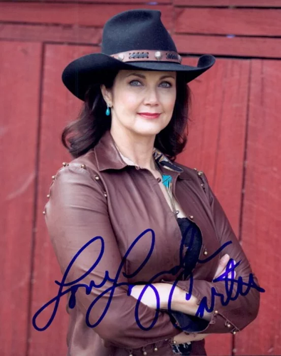 Lynda Carter autograph