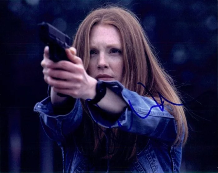 Julianne Moore autograph