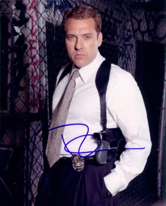 Tom Sizemore autograph