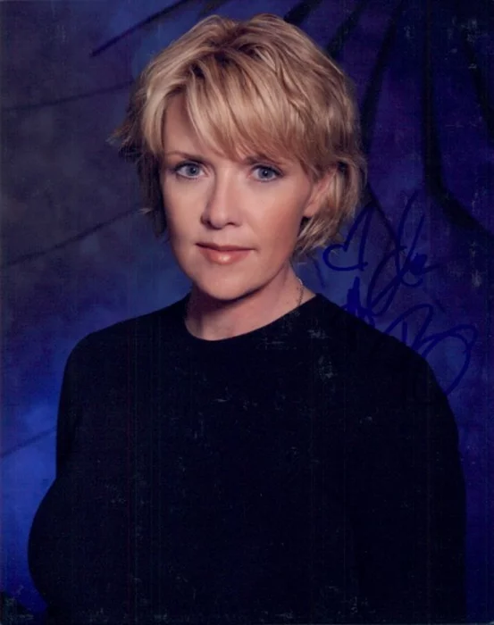 Amanda Tapping autograph
