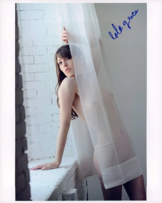 Lola Grace autograph