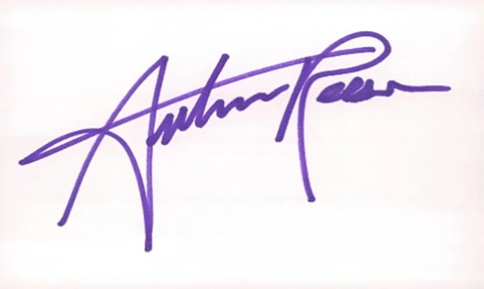 Autumn Reeser autograph