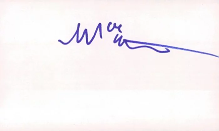 Mae Whitman autograph