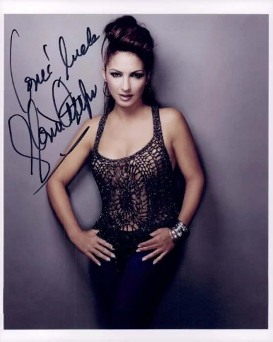 Gloria Estefan autograph