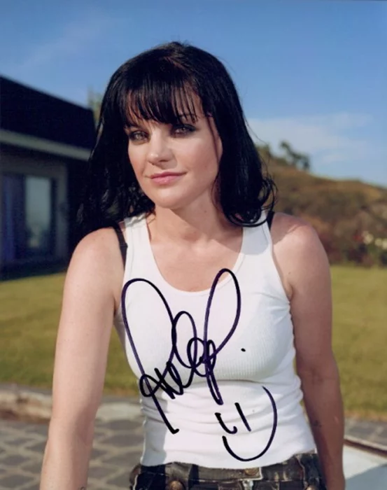 Pauley Perrette autograph