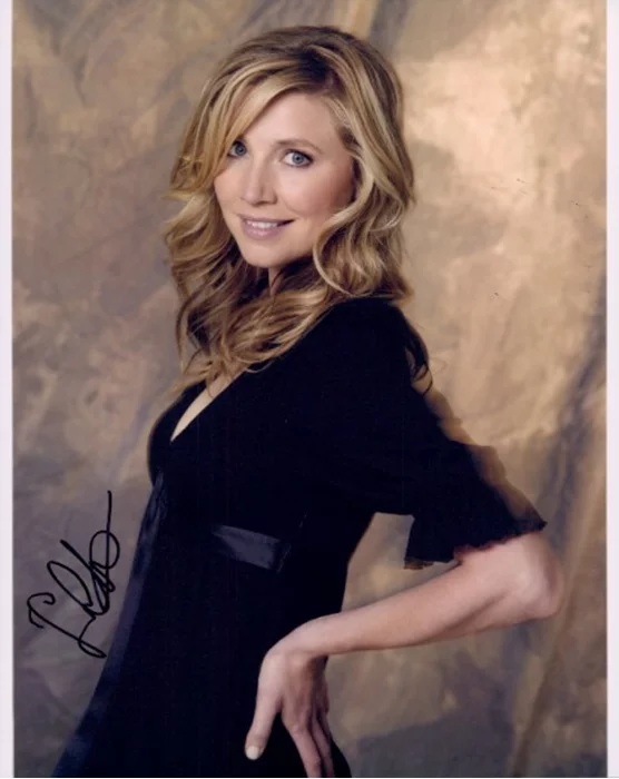 Sarah Chalke autograph