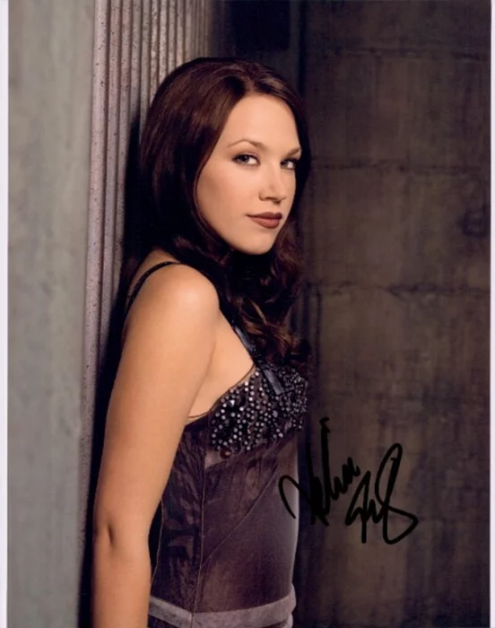 Adrienne Frantz autograph