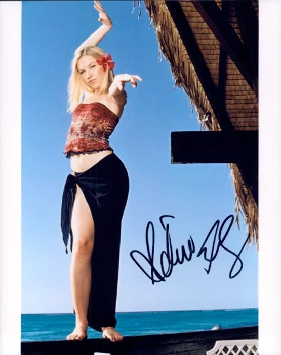 Adrienne Frantz autograph