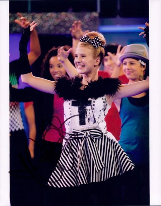 Caroline Sunshine autograph