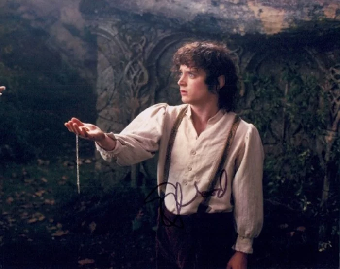 Elijah Wood autograph