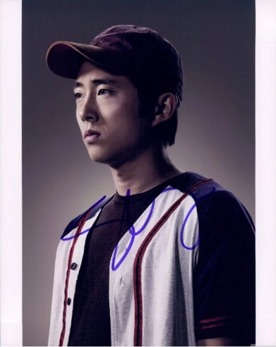 Steven Yeun autograph