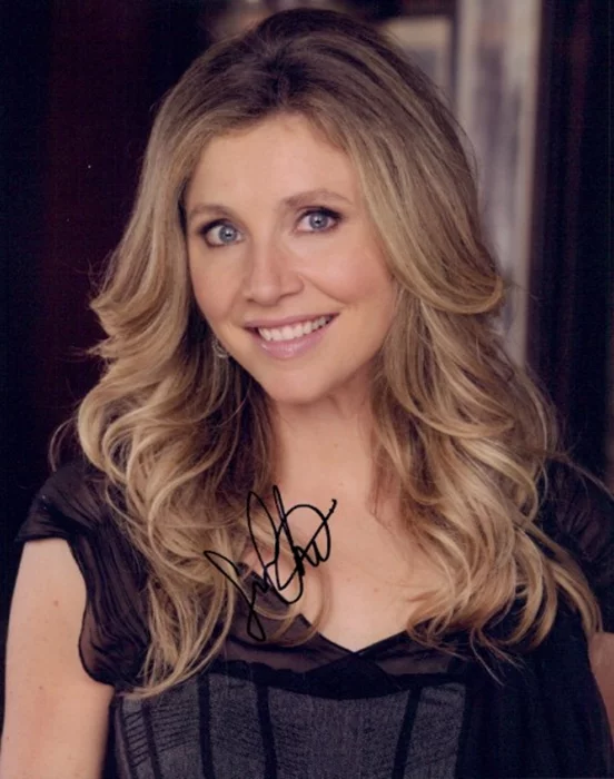 Sarah Chalke autograph