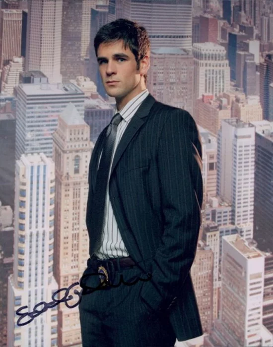 Eddie Cahill autograph