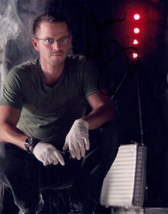 Carmine Giovinazzo autograph