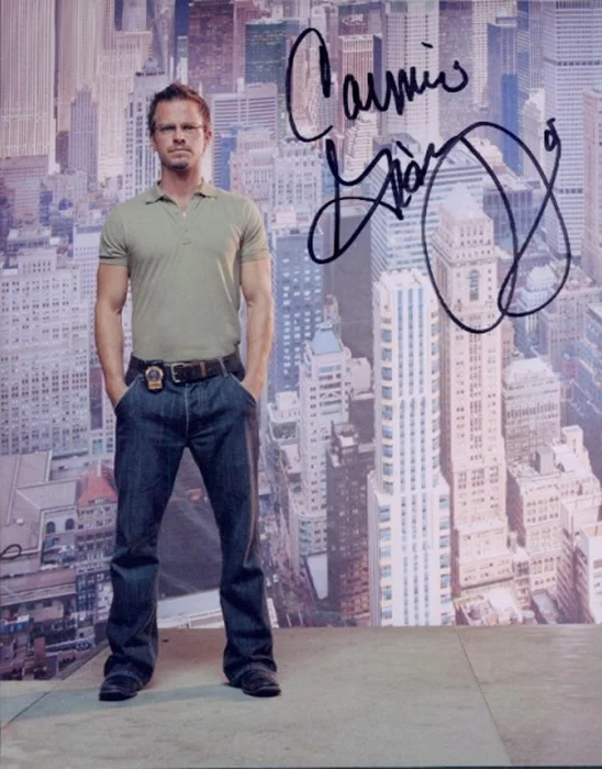 Carmine Giovinazzo autograph