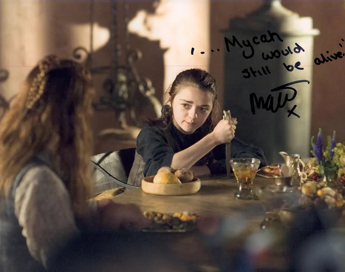 Maisie Williams autograph