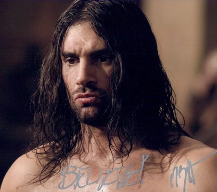 Manu Bennett autograph