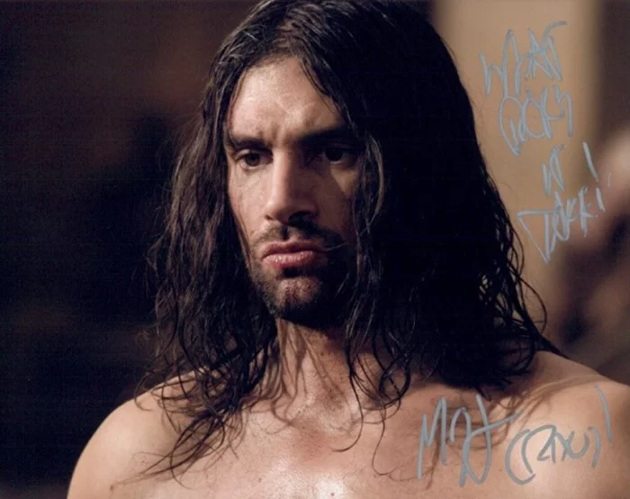 Manu Bennett autograph