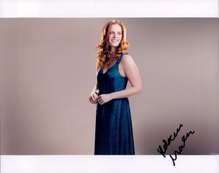 Rebecca Mader autograph