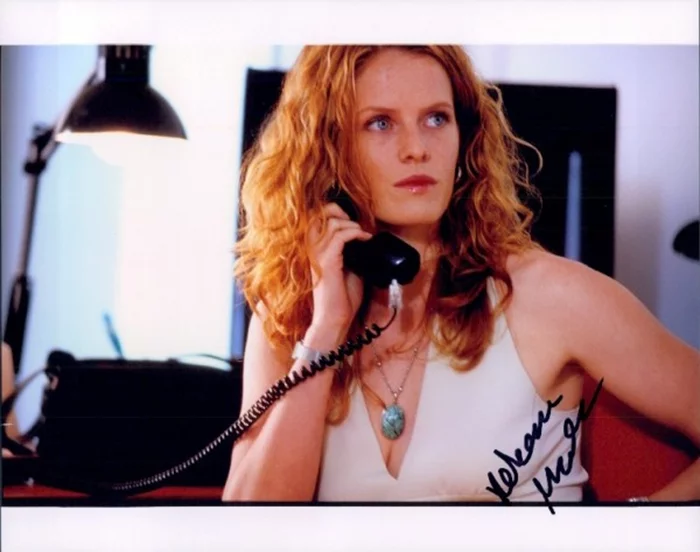 Rebecca Mader autograph