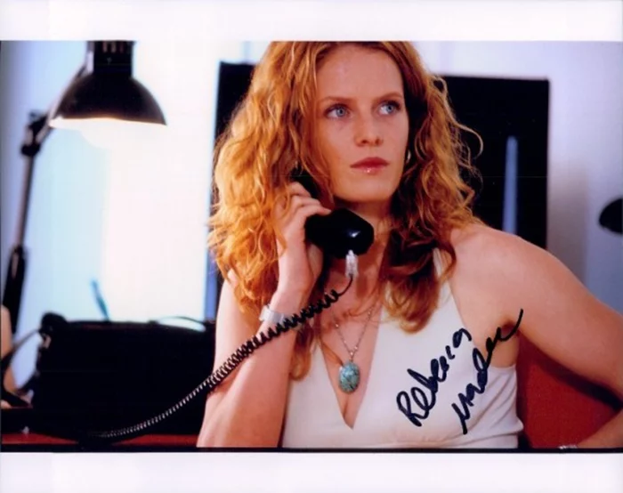 Rebecca Mader autograph