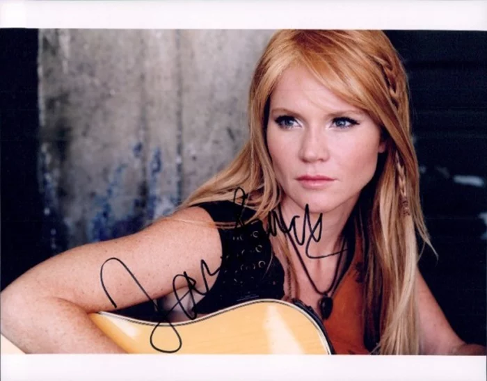 Tara  Buck autograph