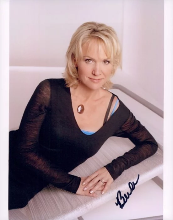 Barbara Alyn Woods autograph